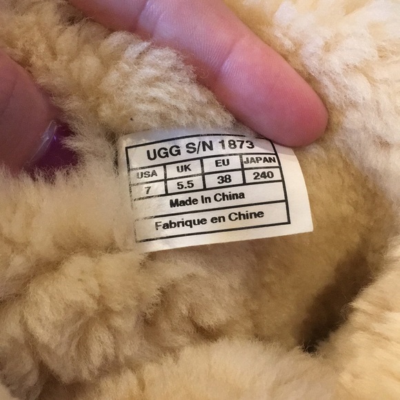 AUTHENTIC TALL UGG BOOTS (BAILEY BUTTON) - Picture 6 of 6